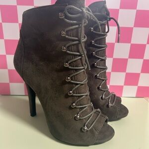 2010’s Style Akira heels/Boots